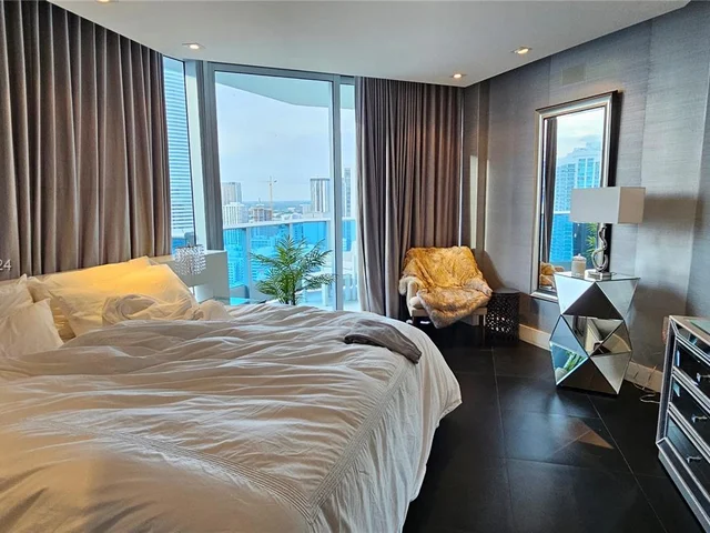 200 Biscayne Boulevard Way # 3602, Miami FL 33131