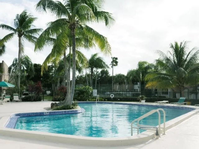 8277 SW 128th St # 203, Pinecrest FL 33156