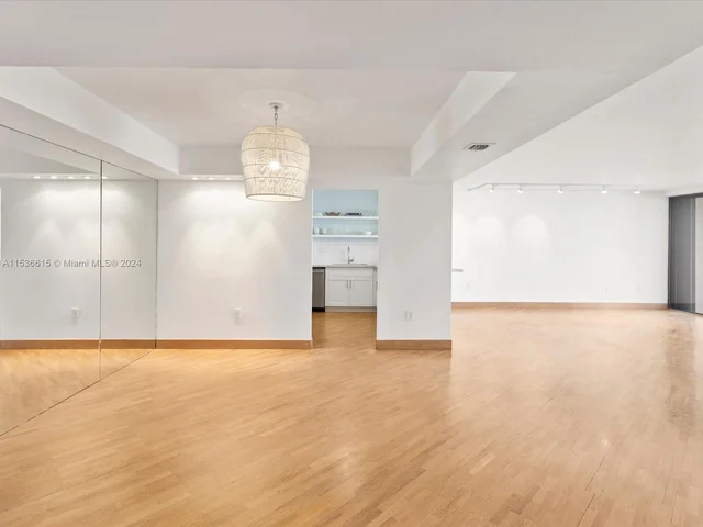 3 Grove Isle Dr # C506, Miami FL 33133