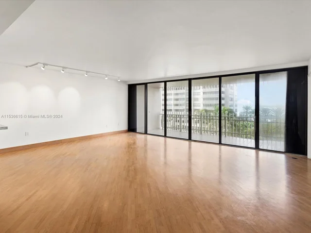 3 Grove Isle Dr # C506, Miami FL 33133