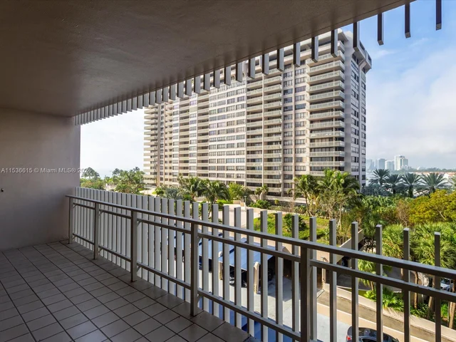 3 Grove Isle Dr # C506, Miami FL 33133