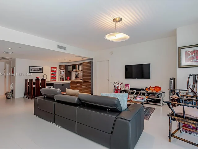 200 Biscayne Boulevard Way # 3907, Miami FL 33131