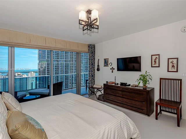 200 Biscayne Boulevard Way # 3907, Miami FL 33131