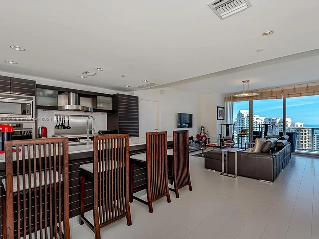 200 Biscayne Boulevard Way # 3907, Miami FL 33131