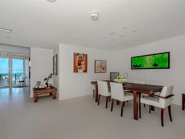 200 Biscayne Boulevard Way # 3907, Miami FL 33131