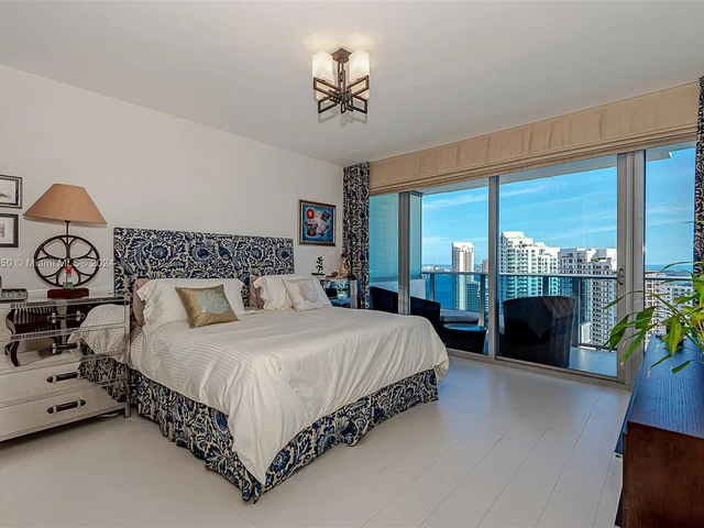 200 Biscayne Boulevard Way # 3907, Miami FL 33131