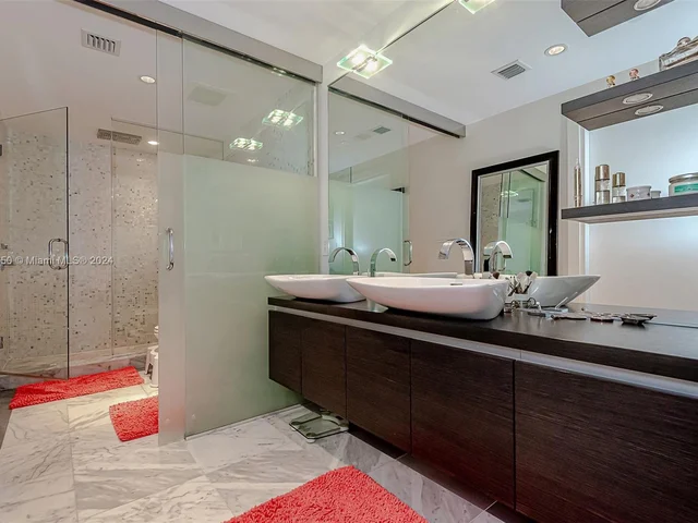 200 Biscayne Boulevard Way # 3907, Miami FL 33131