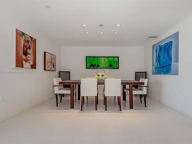 200 Biscayne Boulevard Way # 3907, Miami FL 33131