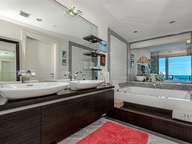 200 Biscayne Boulevard Way # 3907, Miami FL 33131