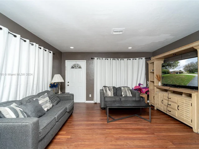 241 NE 26th St, Pompano Beach FL 33064