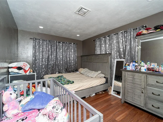 241 NE 26th St, Pompano Beach FL 33064