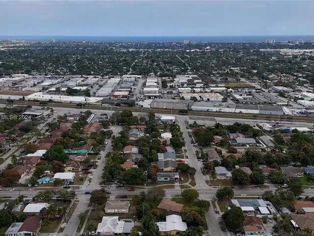 241 NE 26th St, Pompano Beach FL 33064