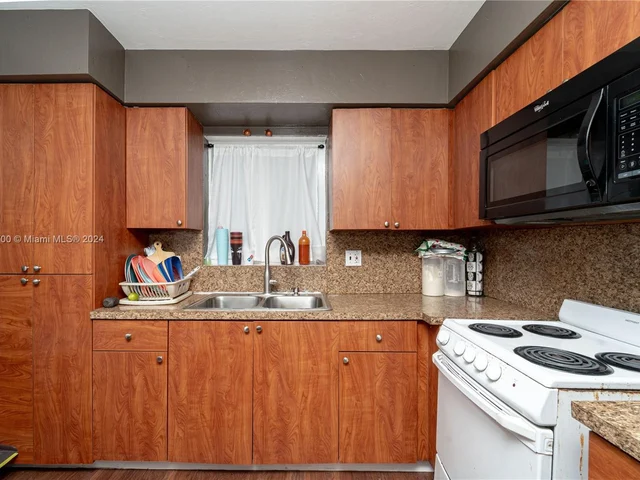 241 NE 26th St, Pompano Beach FL 33064