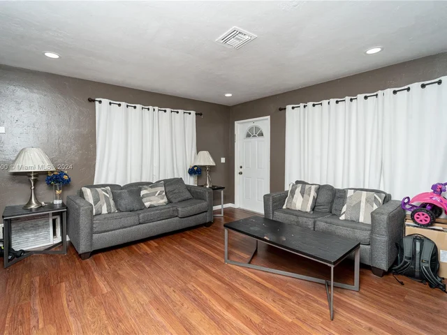 241 NE 26th St, Pompano Beach FL 33064