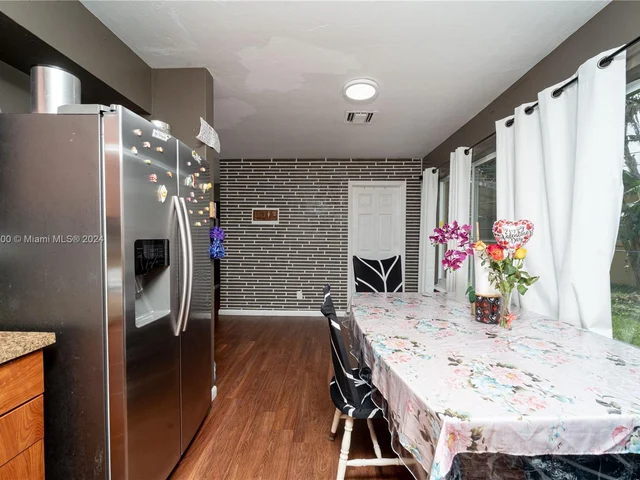 241 NE 26th St, Pompano Beach FL 33064