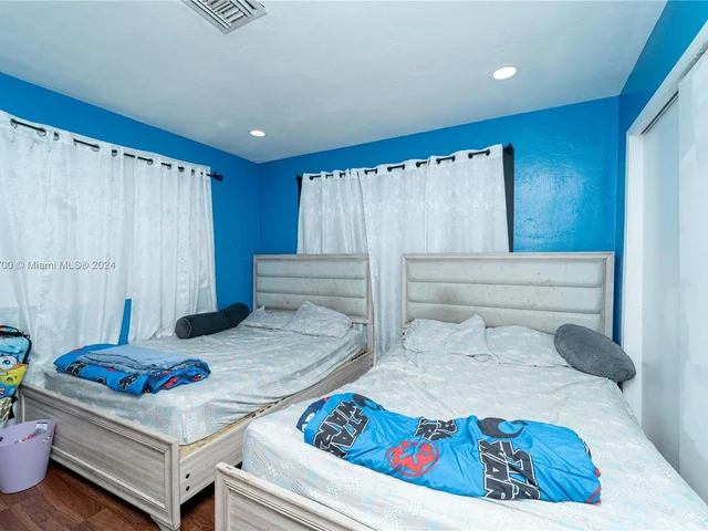 241 NE 26th St, Pompano Beach FL 33064