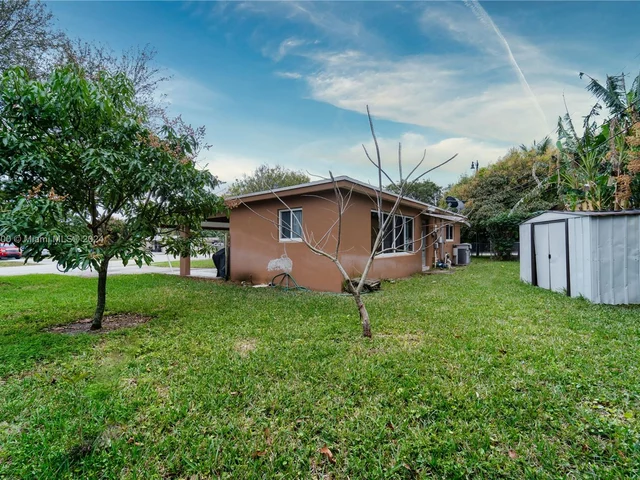 241 NE 26th St, Pompano Beach FL 33064