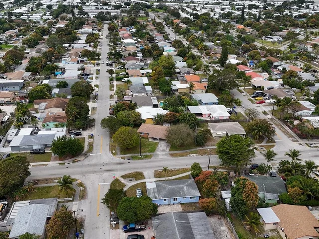 241 NE 26th St, Pompano Beach FL 33064