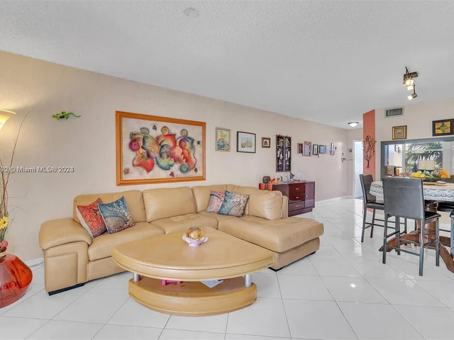 2524 NW 104th Ave # 303, Sunrise FL 33322