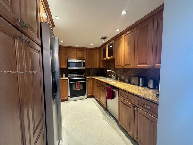 100 Bayview Dr # 917, Sunny Isles Beach FL 33160