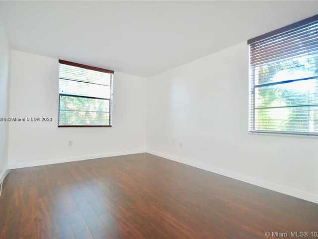 9440 Fontainebleau Blvd # 204, Miami FL 33172