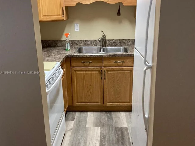 3045 NW 118th Dr # F, Coral Springs FL 33065