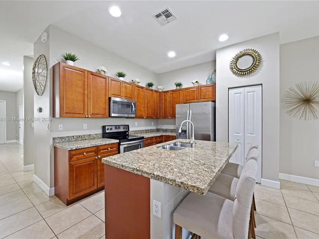 5412 NW 48th Ln, Tamarac FL 33319