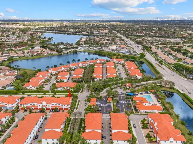 1423 SW 115th Ave, Pembroke Pines FL 33025