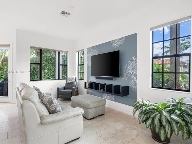 1423 SW 115th Ave, Pembroke Pines FL 33025