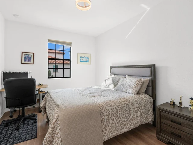 1423 SW 115th Ave, Pembroke Pines FL 33025