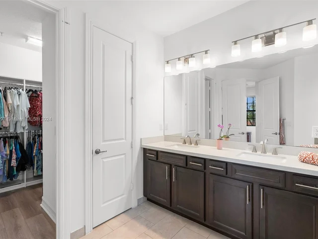 1423 SW 115th Ave, Pembroke Pines FL 33025