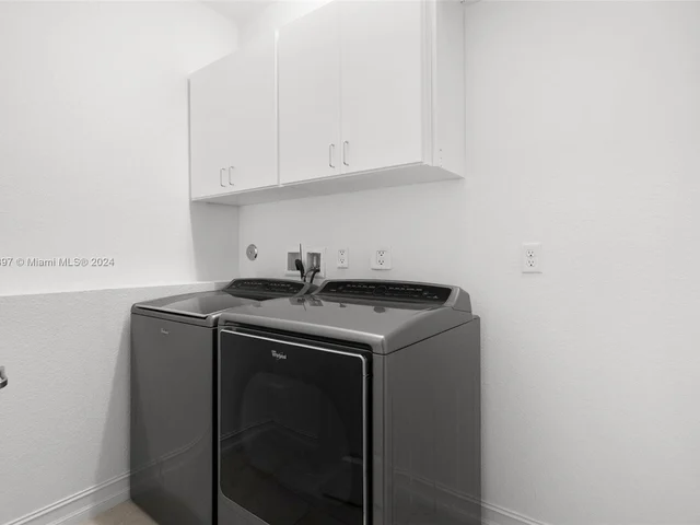 1423 SW 115th Ave, Pembroke Pines FL 33025