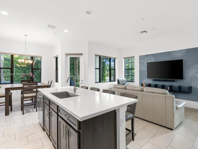 1423 SW 115th Ave, Pembroke Pines FL 33025