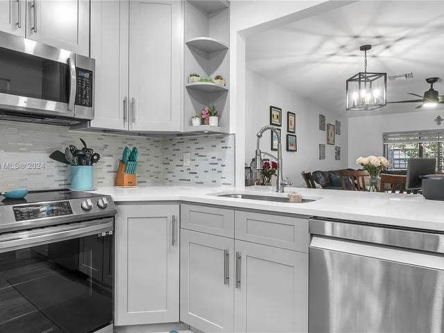 466 Westree Ln S, Plantation FL 33324