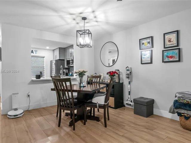 466 Westree Ln S, Plantation FL 33324