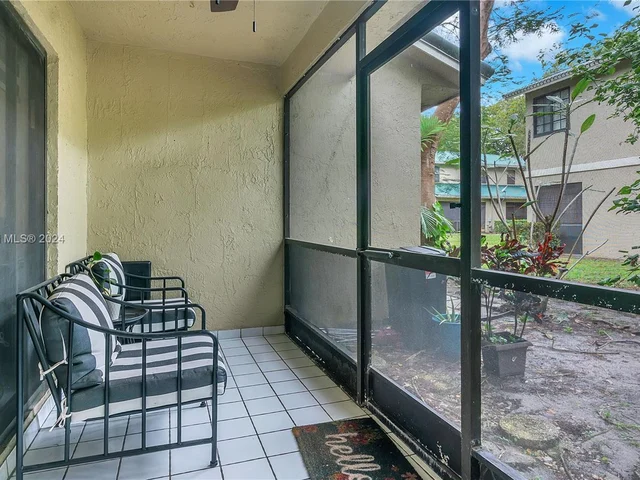 466 Westree Ln S, Plantation FL 33324