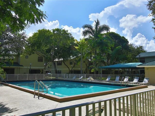 466 Westree Ln S, Plantation FL 33324