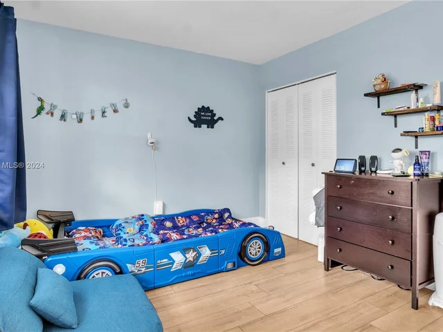 466 Westree Ln S, Plantation FL 33324