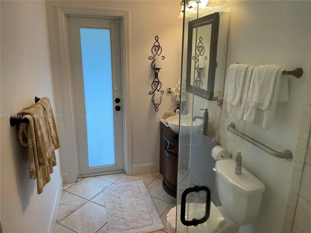 2610 NE 52nd St, Lighthouse Point FL 33064