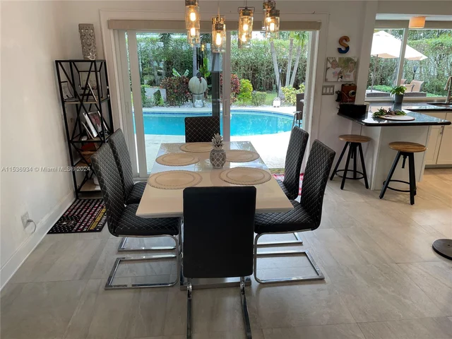 2610 NE 52nd St, Lighthouse Point FL 33064