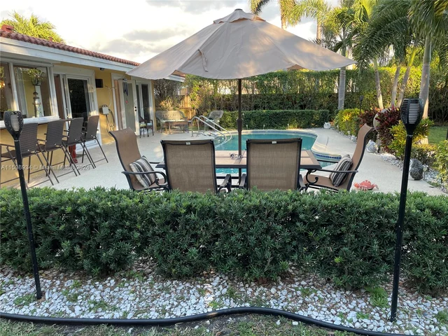 2610 NE 52nd St, Lighthouse Point FL 33064