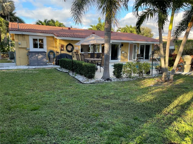 2610 NE 52nd St, Lighthouse Point FL 33064