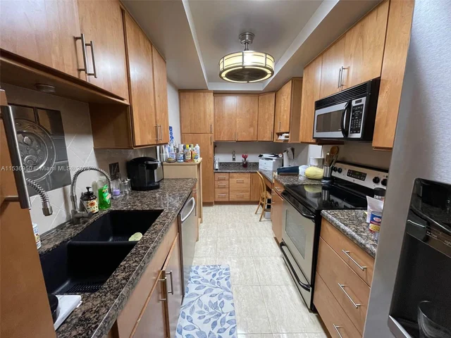 4001 Hillcrest Dr # 914, Hollywood FL 33021