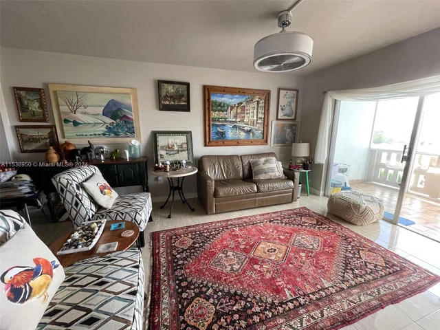 4001 Hillcrest Dr # 914, Hollywood FL 33021