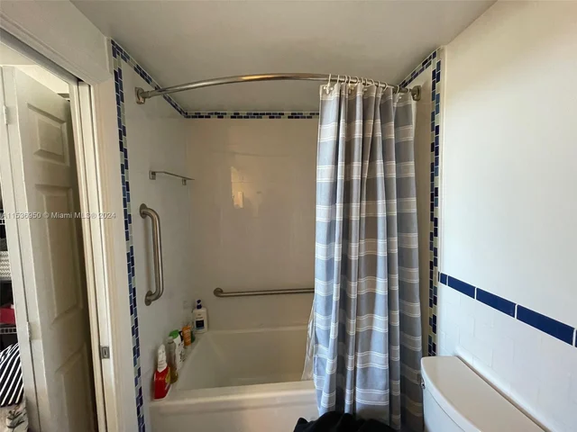 4001 Hillcrest Dr # 914, Hollywood FL 33021