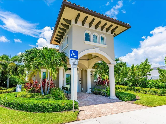 4001 Hillcrest Dr # 914, Hollywood FL 33021