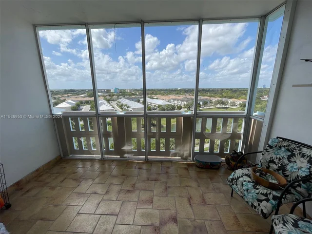 4001 Hillcrest Dr # 914, Hollywood FL 33021