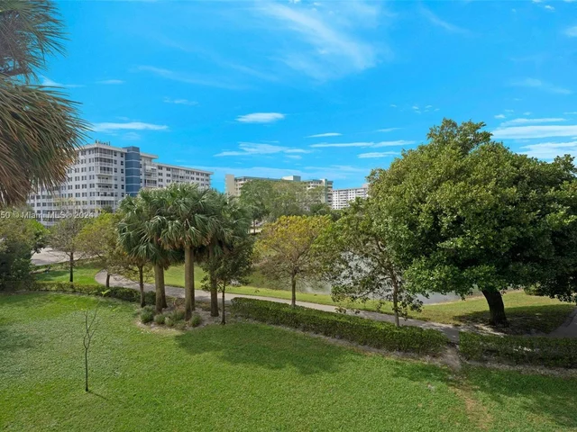 4001 Hillcrest Dr # 914, Hollywood FL 33021