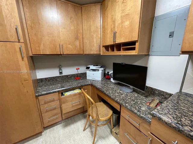 4001 Hillcrest Dr # 914, Hollywood FL 33021