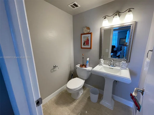 4001 Hillcrest Dr # 914, Hollywood FL 33021